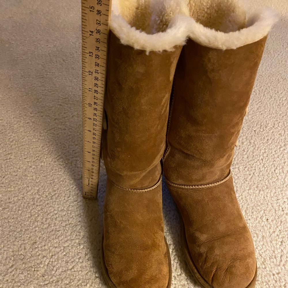 Ugg Women’s Bailey Button Boots size 9 - Picture 6 of 7